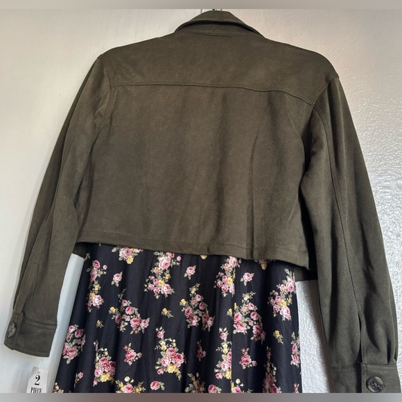 Dresses - Picture 3 of 7